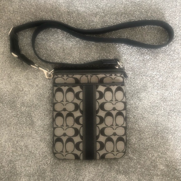 Coach small monogram crossbody canvas bag - Picture 2 of 11